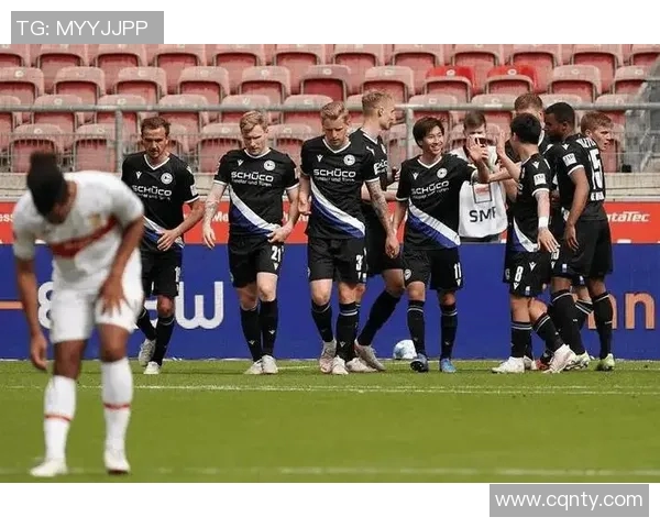 斯图加特客场绝地逆袭，成功守住德甲联赛资格！